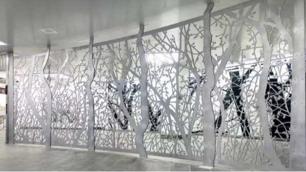 不銹鋼屏風(fēng)設(shè)計的優(yōu)點(diǎn)與特點(diǎn)